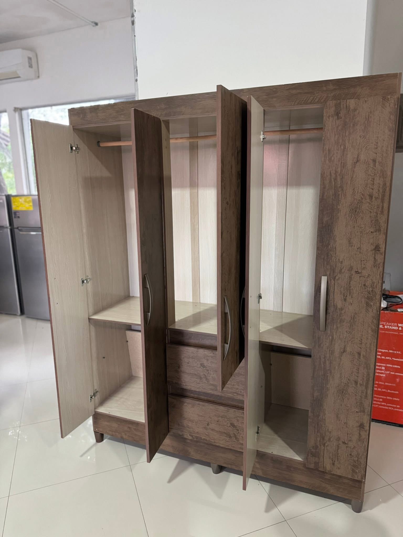 Ropero de Madera Estilo Rústico con 5 Puertas y 2 Gavetas - Imagen 3